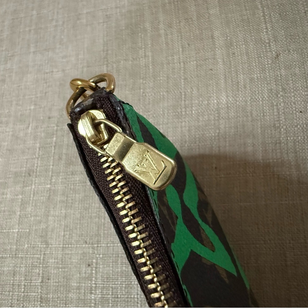 Louis Vuitton Tahitienne Hawaii Mini Pouch LTD Edition - Picture 9 of 10